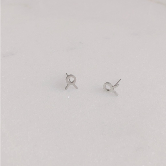 ♉️ Horoscope Stud Earrings - Picture 3 of 13